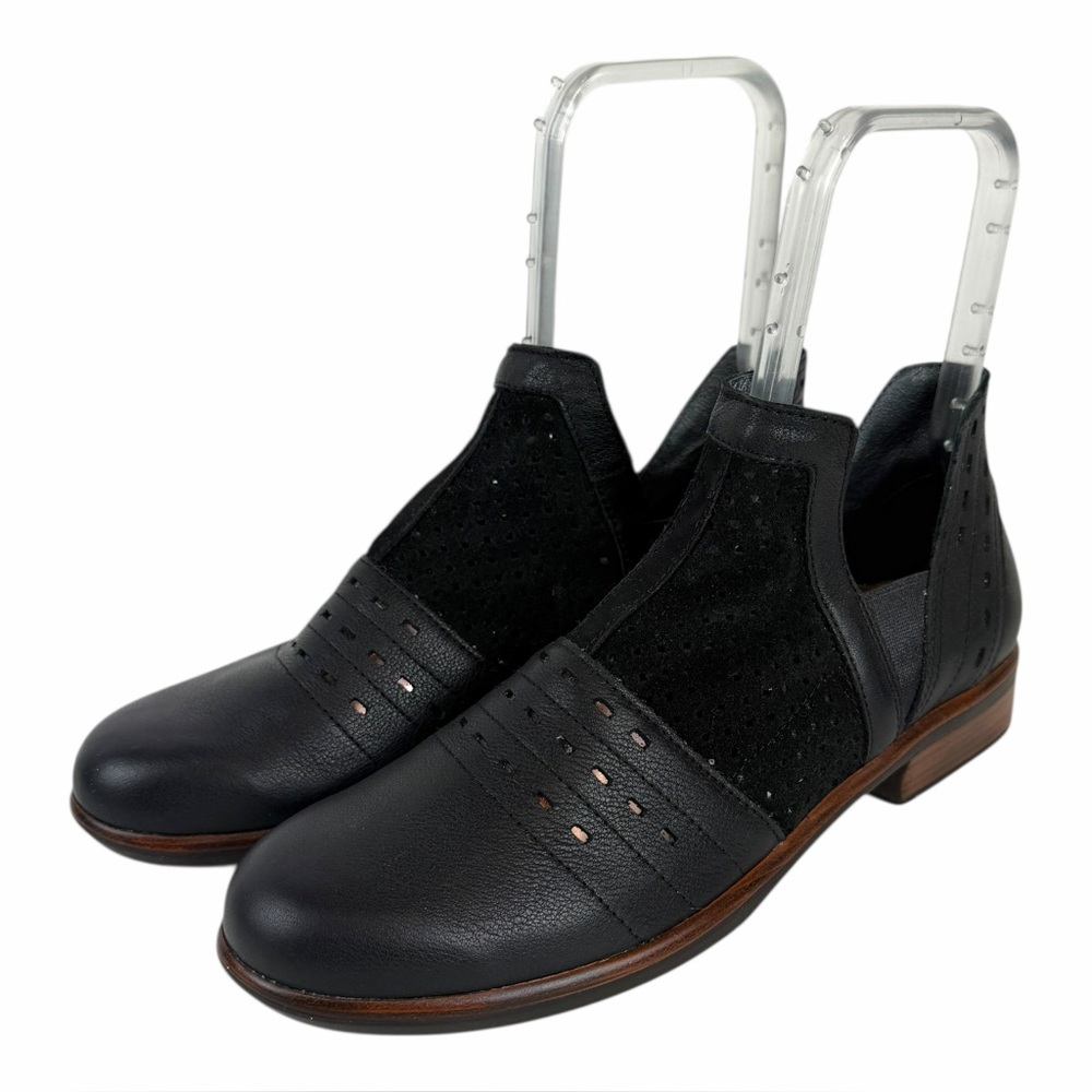 Naot Black Leather Rivotra Perf Booties Chelsea Ankle Boots Womens Size 38 7-7.5